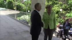 Merkel rencontre Poutine (vidéo)
