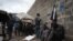 Les utilisateurs d'héroïnes dans le bidonville de Kawangware à Nairobi, au Kenya, le 22 janvier 2021.
