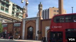 A photo shows the East London Mosque, one of Europe's largest, in London, May 5, 2016 (L. Ramirez/VOA). According to the British government, there are now some 1,850 mosques operating throughout the country.