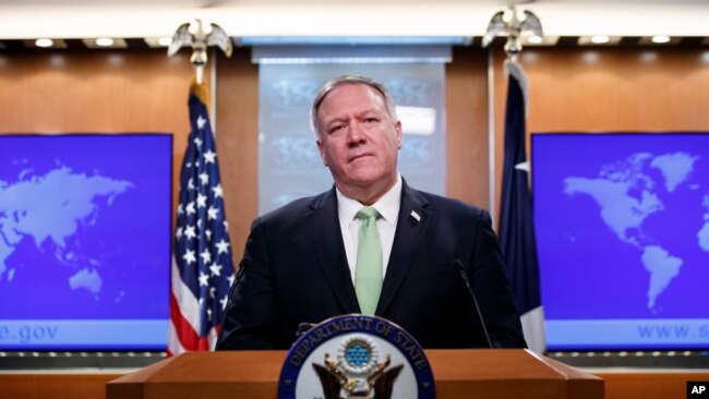 美国国务卿蓬佩奥在国务院与媒体交谈。(2019年12月11日)
