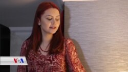 خانمێکی کورد بە ووتنی گۆرانی کوردی لەسەر ئاوازی ئۆپێرا هەوادارێکی زۆری کۆکردۆتەوە