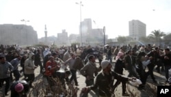 Supporters of President Hosni Mubarak fight with anti-Mubarak protesters in Cairo, February 2, 2011