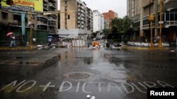 La oposición ha llamado a empresarios y trabajadores a no trabajar el jueves y "trancar" las calles y avenidas en Venezuela.