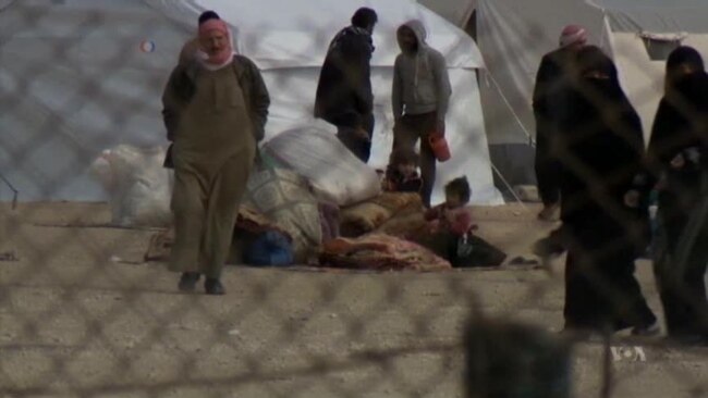 Syrian Refugees at Turkish Border Lack Basic Necessities
