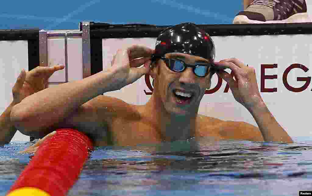 Michael Phelps of the U.S. celebrates winning gold in the men's 100m butterfly final during the London 2012 Olympic Games at the Aquatics Centre, August 3, 2012.