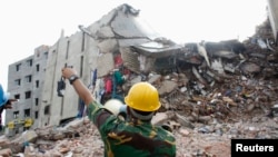 Vụ sập tòa nhà 8 tầng Rana Plaza ở Savar trong đó có 5 xưởng may ở bên trong đã làm thiệt mạng 400 người. 