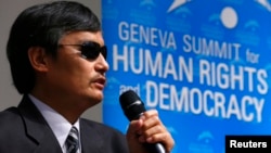 Blind Chinese dissident Chen Guangcheng addresses the sixth Geneva Summit for Human Rights and Democracy after receiving its first Courage Award, in Geneva, Feb. 25, 2014.