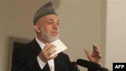 Tổng thống Hamid Karzai của Afghanistan và chánh văn phòng của ông đã dùng khoản tiền từ Iran để chi cho các nhà lập pháp Afghanistan, bô lão bộ tộc, và thủ lĩnh Taliban