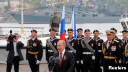 مغربی ذرائع ابلاغ کے مطابق کرائمیا پہنچنے پر روسی صدر کا استقبال ایک فاتح کے طور پر کیا گیا