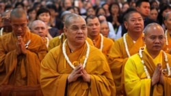 Буддистские монахи в Ханое