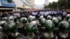 중국 쓰촨성서 대규모 시위...경찰에 항의