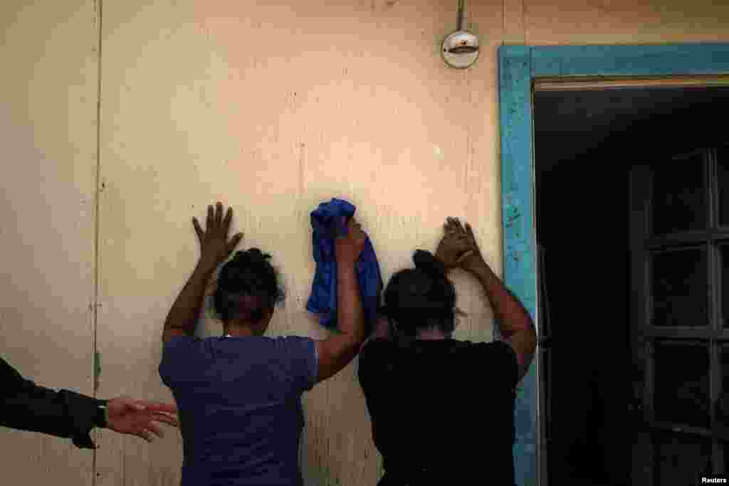 Women from the Dominican Republic are apprehended by the border patrol for illegally crossing into the U.S. from Mexico, in Los Ebanos, Texas, Aug. 15, 2018.