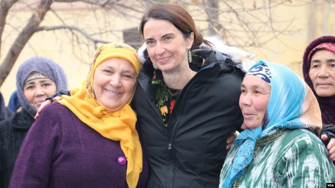 BMTning O'zbekistondagi vakili Helena Freyzer mamlakat ayollari bilan