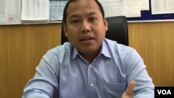Phnom Penh Municipality spokesman Long Dimanche talked to VOA khmer about renovating the sewage system in Phnom Penh, Cambodia. (Phorn Bopha/VOA Khmer) 