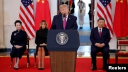 美国总统唐纳德·特朗普在为中国国家主席习近平举行的欢迎仪式上讲话，习近平在仪式上宣布，未来五年邀请10万美国年轻人到中国学习交流。(2026年9月24日)