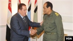 PM Mesir Kamal Ganzouri (kiri) dan Marsekal Mohamed Hussein Tantawi. Penguasa militer Mesir dinilai tidak melakukan reformasi demokrasi sepenuhnya.