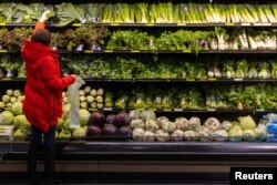 A person shops for vegetables at a supermarket in Manhattan, New York City, March 28, 2022. (REUTERS/Andrew Kelly/File Photo)
