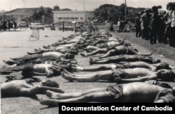 Viet Cong soldiers stain by Khmer Republican troops in fighting near French Embassy in Phnom Penh, 1970. (Source: Documentation Center of Cambodia Archive)