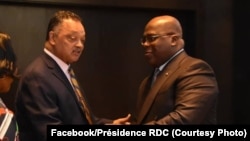 Président Félix Tshisekedi ya RDC (D) akutani na motambwii mpate mpe moyi politiki ya Amerika Jesse Jakson na masolo ya pembeni ya 74e Assemblée générale ya Nations unies na New York. (Facebook/Présidence RDC)