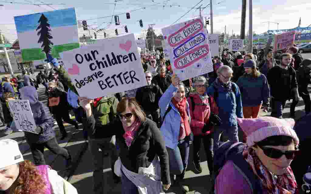 Protesters walk in a women&#39;s march that brought tens of thousands Saturday, Jan. 21, 2017, in Seattle. Women across the Pacific Northwest marched in solidarity with the Women&#39;s March on Washington and to send a message in support of women&#39;s rights and other causes. (AP Photo/Elaine Thompson)