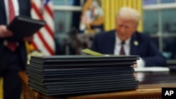 U.S. President Donald Trump signs executive orders in the Oval Office of the White House in Washington on Jan. 20, 2025. 