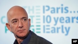 CEO Amazon, Jeff Bezos, saat menghadiri konferensi pers the National Press Club di Washington, 19 September 2019. 