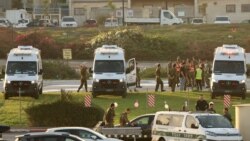 Nhiều con tin, gồm cả 12 người Thái Lan, được trả tự do ở Gaza sau khi lệnh ngừng bắn có hiệu lực | VOA 