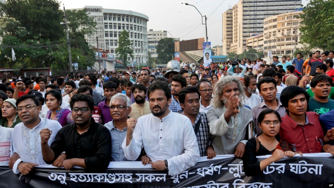 Bangladeshi activists and students shout slogans demanding arrest of three motorcycle-riding assailants who hacked and shot student activist Nazimuddin Samad to death as he walked with a friend, in Dhaka, Bangladesh, April 8, 2016.