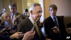 Harry Reid, líder do Senado é um Democrata que se se alinha na política da Casa Branca de aumento de impostos aos ricos
