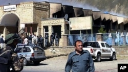 아프가니스탄 동부 판즈시르에서 29일 경찰복장의 무장 괴한들이 정부 건물을 공격했다.