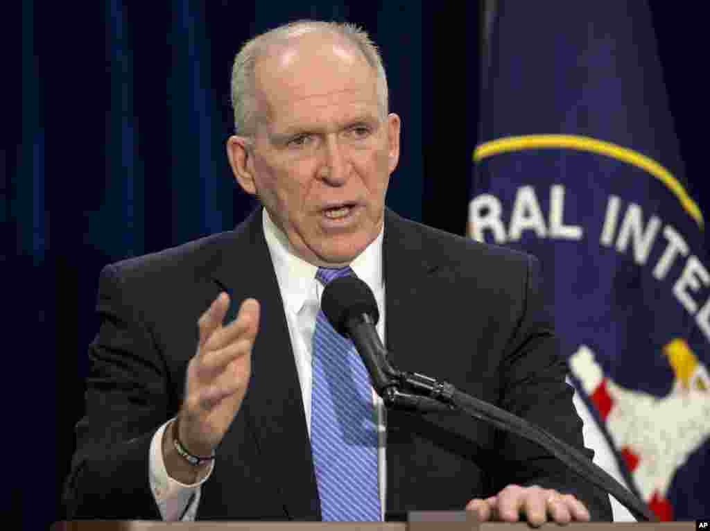 Direktur Badan Intelijen AS (CIA) John Brennan membela diri dalam konferensi pers di kantor pusat lembaga itu di Langley, Virginia (11/12). (AP/Pablo Martinez Monsivais)