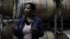 La viticultrice Ntsiki Biyela dans son domaine viticole à Stellenbosch, en Afrique du Sud, le 18 octobre 2017.