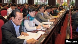 Quốc hội Việt Nam nhấn nút bầu thông qua hiến pháp mới