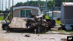 El domingo se veían los escombros que dejó la inundación del sábado en Northport, Alabama,