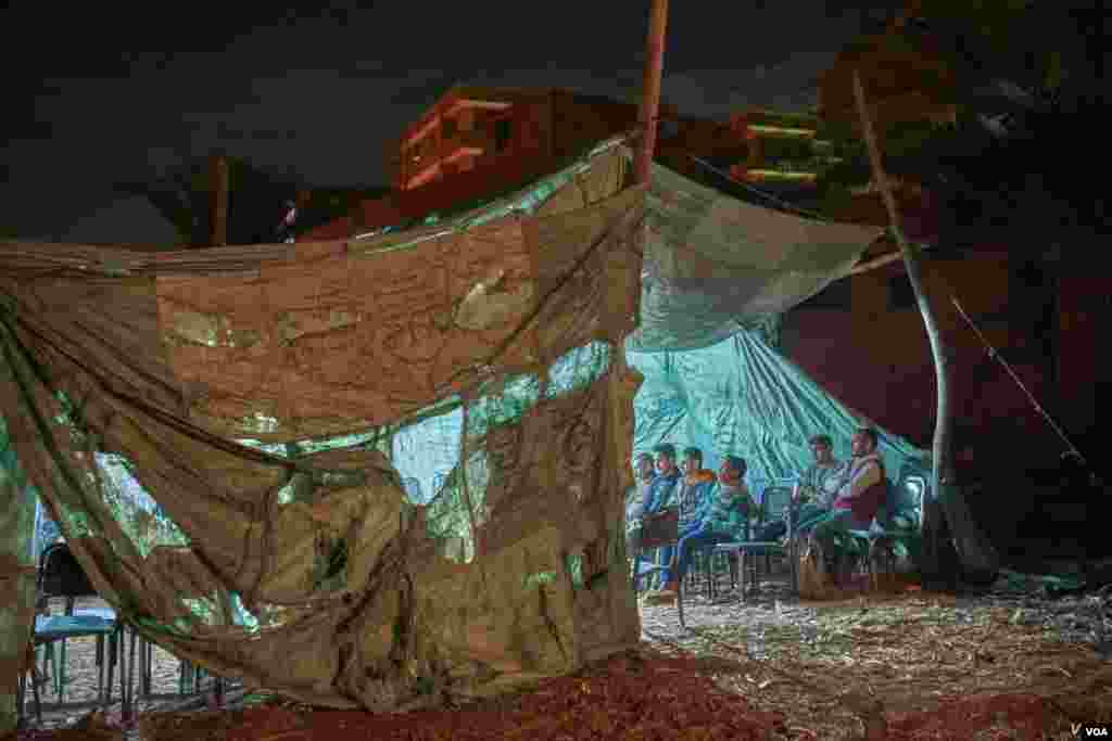 Dunyoning aksariyat mamlakatlarida hayvonlarni urushtirish qonun bilan taqiqlangan. Xususan, xo'roz urushtirish ham. Biroq bu jangning ashaddiy muxlislari choychaqa ishlab olish ilinjida chekka hududlarda an'anani davom ettirmoqda. Bunday tadbirlarga Misrda ham guvoh bo'lish mumkin.&nbsp;