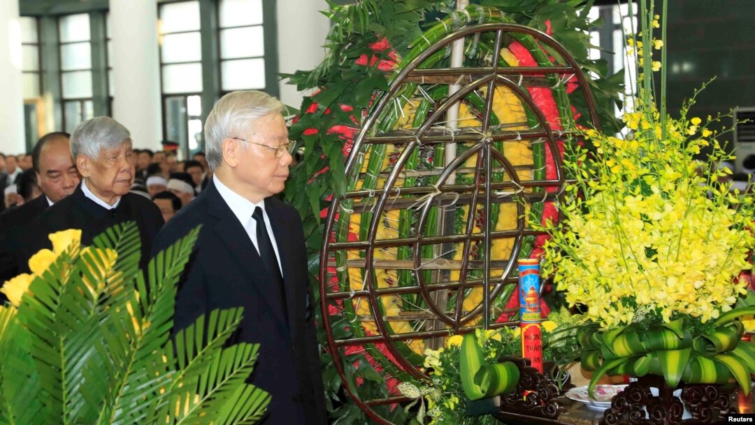 Ông Nguyễn Phú Trọng, Lê Khả Phiêu, Nguyễn Xuân Phúc tại tang lễ ông Trần Đại Quang tại Hà Nội.