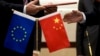 资料照片：欧盟旗帜与中国国旗。