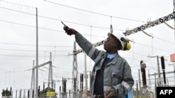 Un ingénieur à la centrale thermique d'Azito, Côte d’Ivoire, 14 septembre 2016.