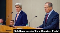 U.S. Secretary of State John Kerry, left, speaks as he and Russian Foreign Minister Sergei Lavrov address reporters during a joint news conference following a bilateral meeting focused on Syria, in Geneva, Aug. 26, 2016.