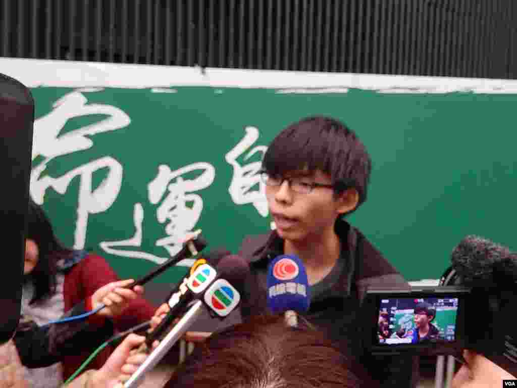 Student leader Josh Wong says he doesn&#39;t want to see a tit-for-tat conflict between students and police when authorities clear protest sites in Hong Kong, Dec. 9, 2014. (Iris Tong/VOA) &nbsp;