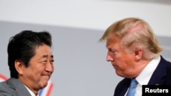도널드 트럼프 미국 대통령과 아베 신조 일본 총리가 25일 프랑스 비아리츠에서 열린 주요7개국(G7) 회의에서 별도회담을 했다. 