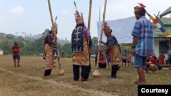 Masyarakat Adat Laman Kinipan dalam sebuah Festival Laman Dayak Tomun Kinipan 2019. Foto : Aliansi Masyarakat Adat Nusantara (AMAN)