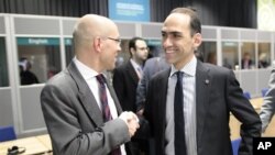 Jorg Asmussen, left, European Central Bank Executive Board member, and Cyprus Finance Minister Harris Georgiades in Dublin Castle, Ireland, April 12, 2013.