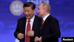 中國國家主席習近平和俄羅斯總統普京在聖彼得堡出席國際經濟論壇會議期間。 （路透社 2019年6月7日）
