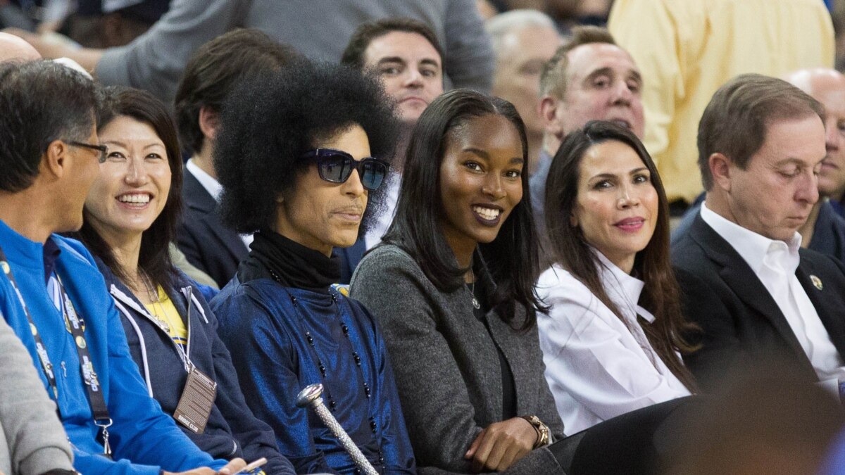 Prince and sports  Music in blood, basketball in his heart