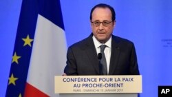 El presidente francés, Francois Hollande, fue el anfitrión de la conferencia sobre la paz en el Medio Oriente en París, el domingo, 15 de enero, de 2017.