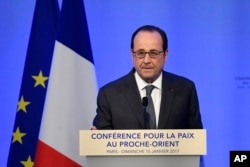 ປະທານາທິບໍດີຝຣັ່ງ ທ່ານ Francois Hollande ກ່າວຄຳປາໄສ ພິທີເປີດ ກອງປະຊຸມ ສັນຕິພາບ ໃນຕະເວັນອອກກາງ ຢູ່ທີ່ນະຄອນ Paris, ເມື່ອວັນອາທິດທີ 15 ມັງກອນ 2017.