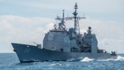 Tàu chiến USS Antietam của Mỹ mang theo tên lửa dẫn đường tại Biển Đông năm 2016.