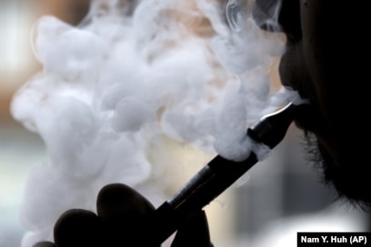 Britain Supports E-Cigarettes, US Considers Ban