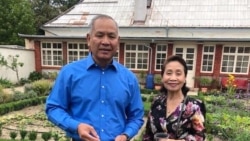 ທ່ານຈອນ ຫລື ຍອດ ສີສຸວັນກັບພັນລະຍາຂອງເພິ່ນ